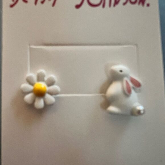 🐰 Betsey Johnson White and Yellow Bunny and Flower mismatched earrings 🐰 - Picture 2 of 7